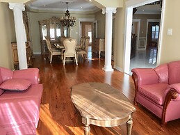 Luxury cozy 9 bedrooms vacation home