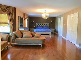 Luxury cozy 9 bedrooms vacation home