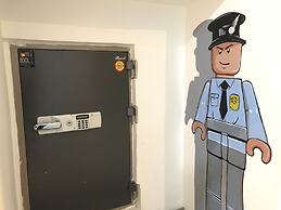 Winggarden Murals House