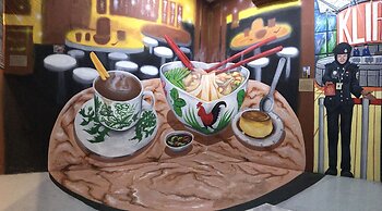 Winggarden Murals House