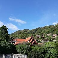 Porterhouse Beach Hotel