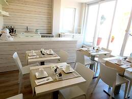 Gatto Bianco Le Terrazze