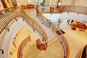 Holiday With A View Landmark Hotel