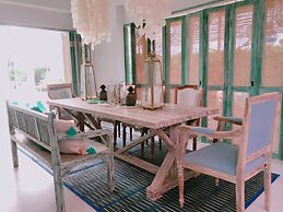 Pineapple Lazy Beach Villa