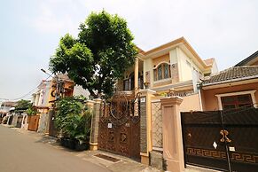 Maharani Guesthouse Tebet Syariah - Hostel