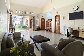 Maharani Guesthouse Tebet Syariah - Hostel