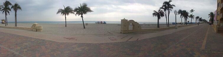 Hollywood Beach Resort-renovated Studio Nice Views