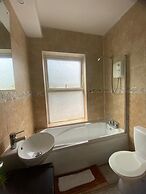 Huku Kwetu - Salisbury House