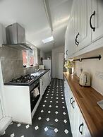 Huku Kwetu - Salisbury House