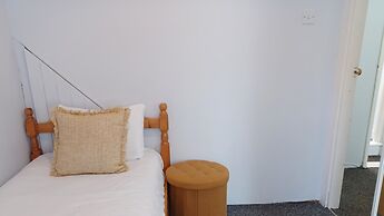 Huku Kwetu - Salisbury House