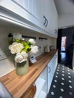 Huku Kwetu - Salisbury House