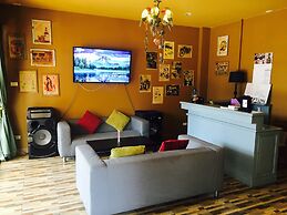 Ol'Masta Hotel & Lounge