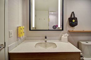 Tru by Hilton Sterling Heights Detroit