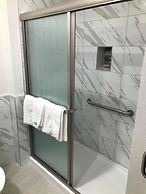 Grand Villa Inn & Suites - Humble