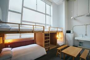 Common de - Hostel & Bar -