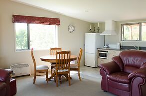 Tasman Hill Lodge - Adult Only