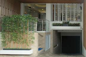 Super OYO Flagship 101 Apple Platinum