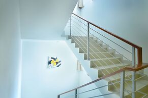 Super OYO Flagship 101 Apple Platinum