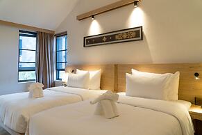 Dali Lridescent Clouds Hotel