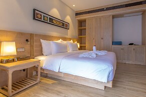 Dali Lridescent Clouds Hotel