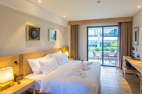 Dali Lridescent Clouds Hotel