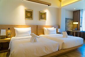 Dali Lridescent Clouds Hotel