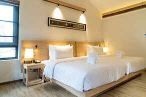 Dali Lridescent Clouds Hotel