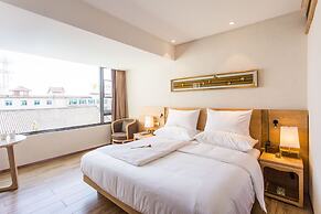 Dali Lridescent Clouds Hotel