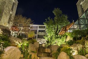 Dali Lridescent Clouds Hotel