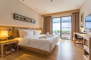 Dali Lridescent Clouds Hotel