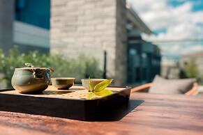 Dali Lridescent Clouds Hotel