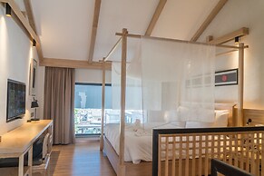 Dali Lridescent Clouds Hotel