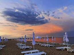 Long Beach Resort & Spa