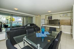 Blue on Blue Apartment 813