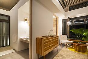 The Gilded Iguana Surf Hotel
