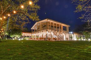 The Gilded Iguana Surf Hotel