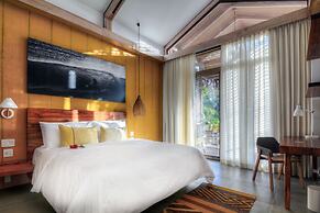 The Gilded Iguana Surf Hotel