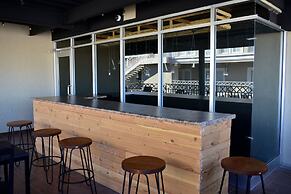 California Comfort and Suites