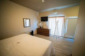 California Comfort and Suites