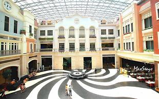 Max Stays Max Style at Parkside Villas