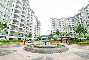 Max Stays Max Style at Parkside Villas