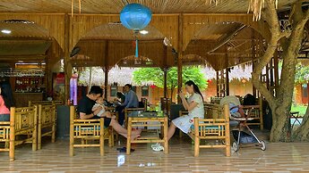 Quoc Khanh Bamboo Homestay - Hostel