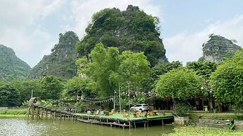 Quoc Khanh Bamboo Homestay - Hostel