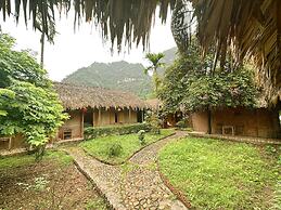 Quoc Khanh Bamboo Homestay - Hostel