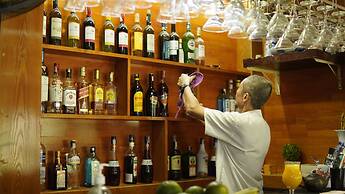 Quoc Khanh Bamboo Homestay - Hostel