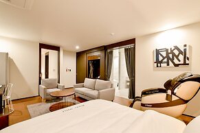 BLANC Business Hotel