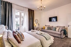 AwesHome - Hanging Gardens