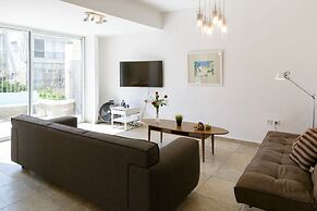 Penthouse & Terrace near Hilton by FeelHome