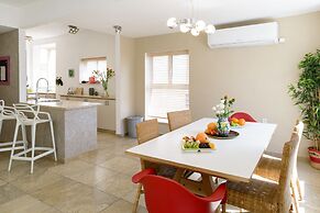 Penthouse & Terrace near Hilton by FeelHome