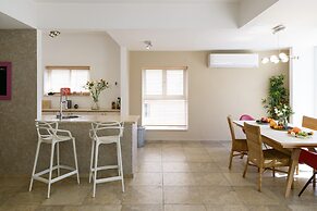 Penthouse & Terrace near Hilton by FeelHome